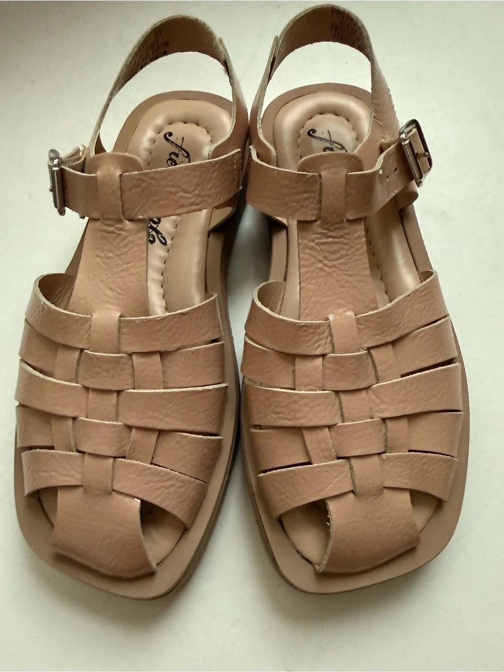 Free People Fisherman Beige Patent Leather Sandals Shoes Women’s Size 37, Italy